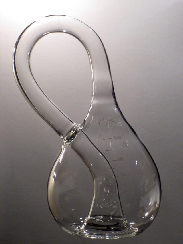 La bouteille de Klein en verre soufflé : l'objet qui n'a ni intérieur ni extérieur – image 2